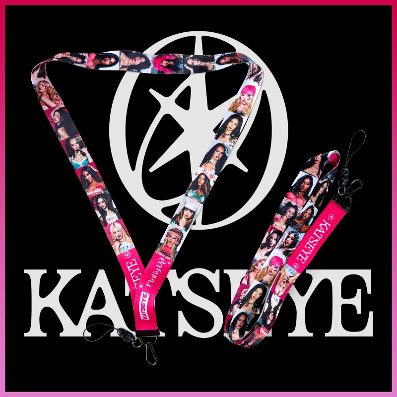 KATSEYE Anime Peripheral Phone - Anime Merchandise Bag recension och pris